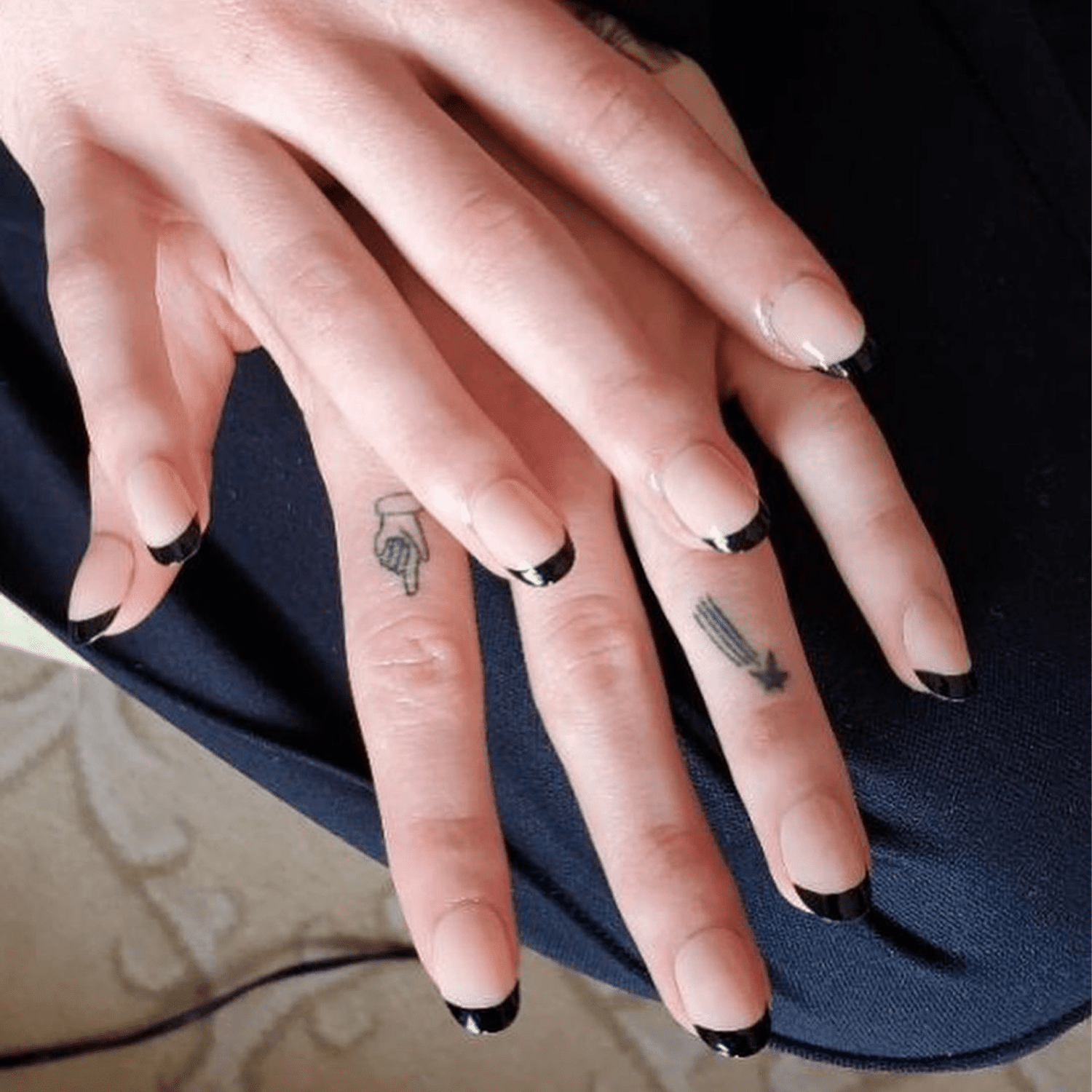 Pheobe布拉杰的漆皮法国修指甲