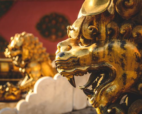 紫禁城的金狮守护像