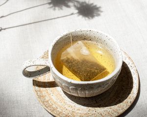 温暖杯子sunglight茶、袋泡茶