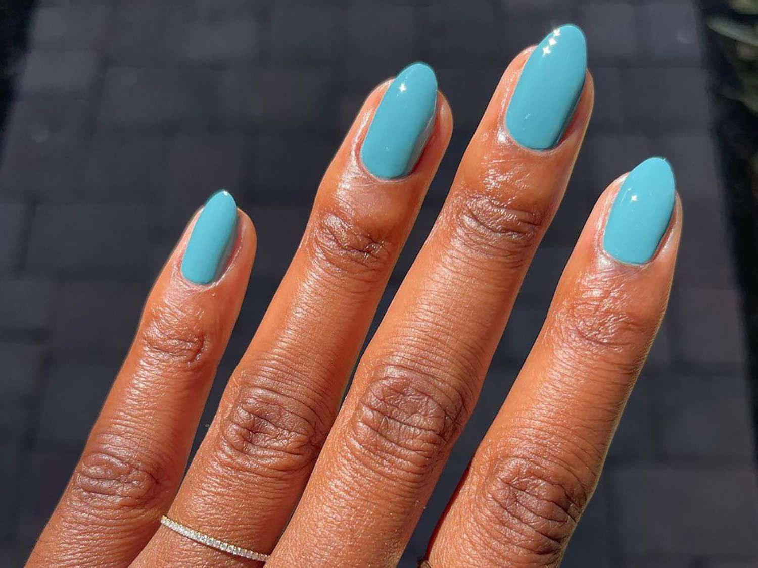 绿松石蓝色的指甲