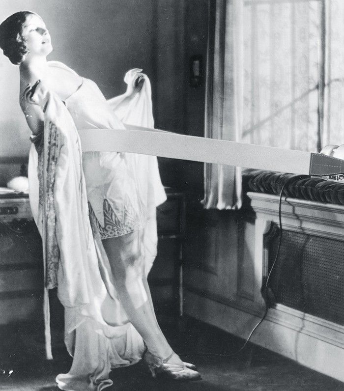 一个女人从1900年代到1920年的最小的努力训练机”>
          </noscript>
         </div>
        </div>
        <figcaption id=