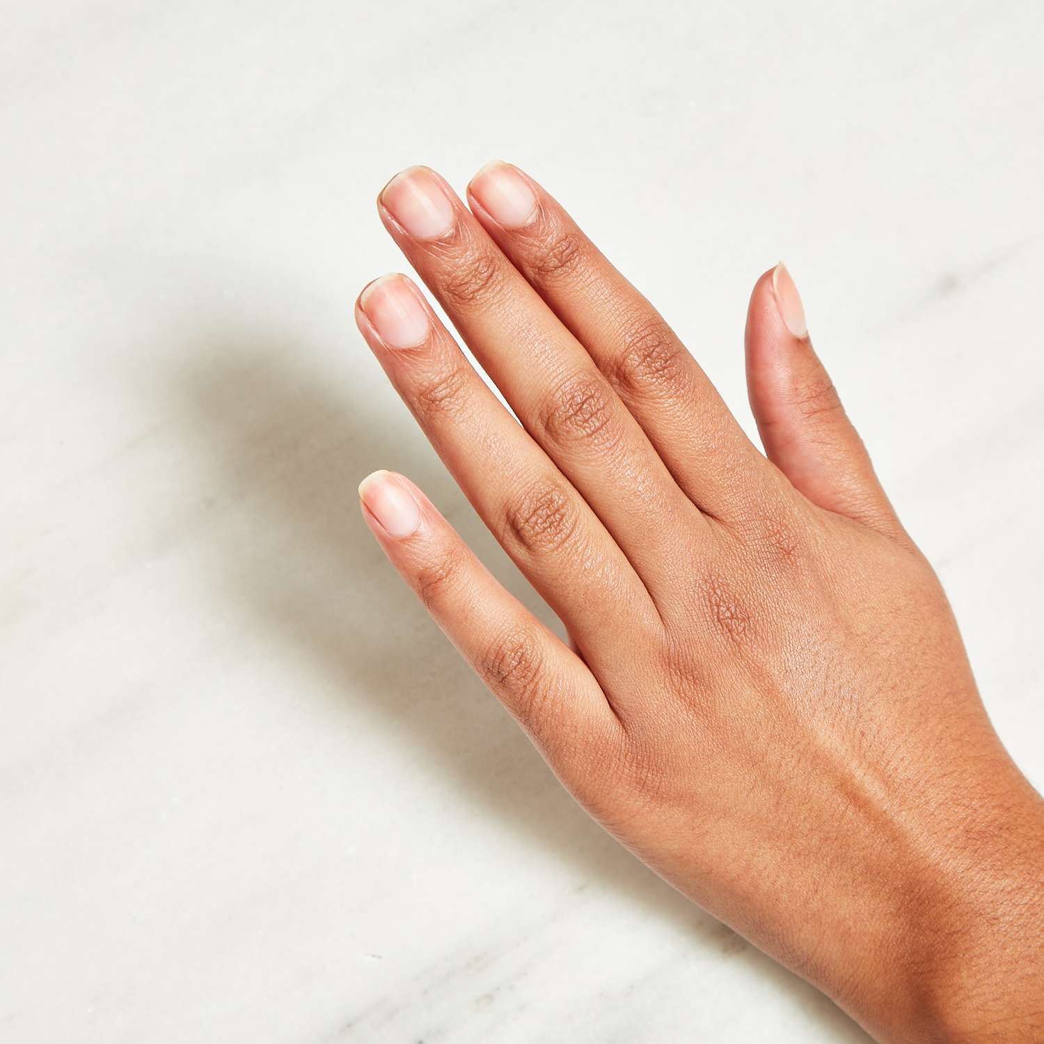 女人的手squoval-shaped指甲