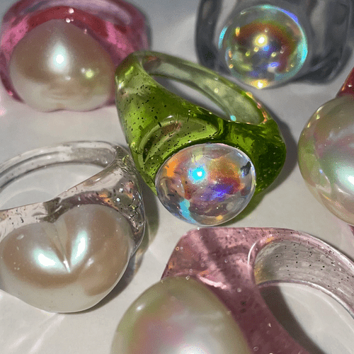 Bonbonwhims光泽为您彩色塑料圆顶戒指系列