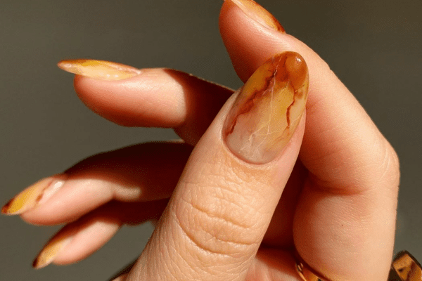 黄水晶晶洞修指甲