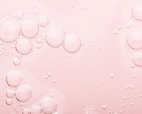 粉红色背景上的气泡